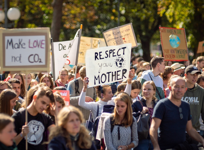 Mothering in a time of climate change precarity